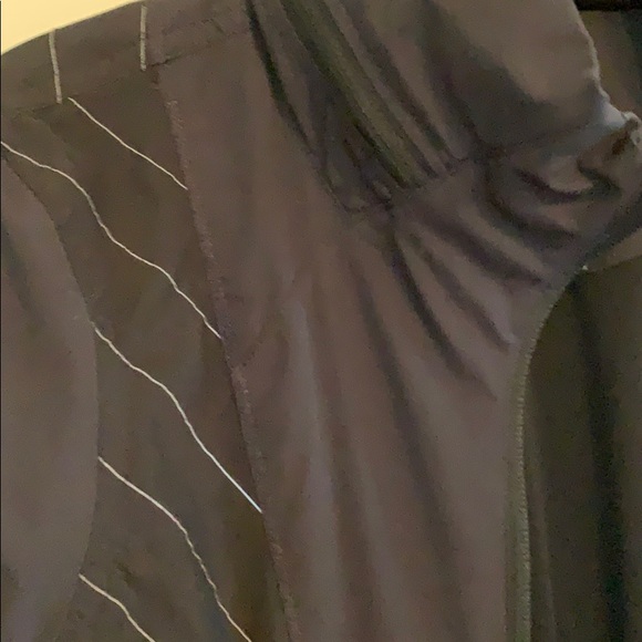 Lululemon reflective rain jacket - Picture 6 of 6
